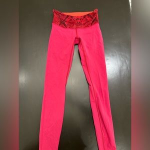 Lululemon wunder under red yoga pants
